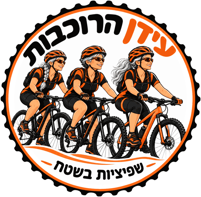 הלוגו של עידן הרוכבות: שלוש רוכבות על אופני שטח בתוך גלגל שיניים